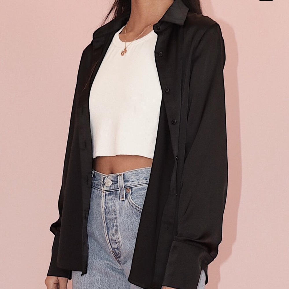 black blouse - Picture 2 of 2